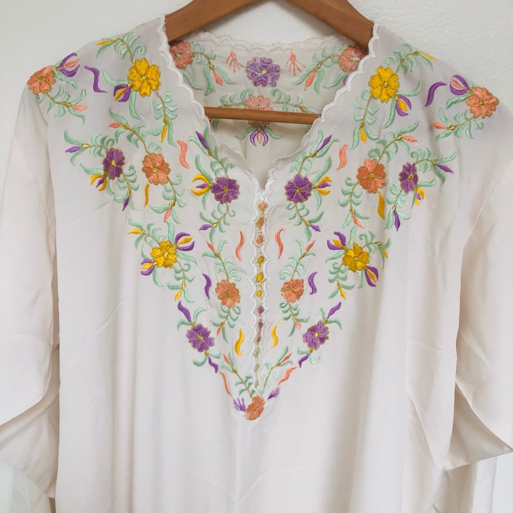 Vintage Woman’s  Embroidered Kaftan - Picture 2 of 5
